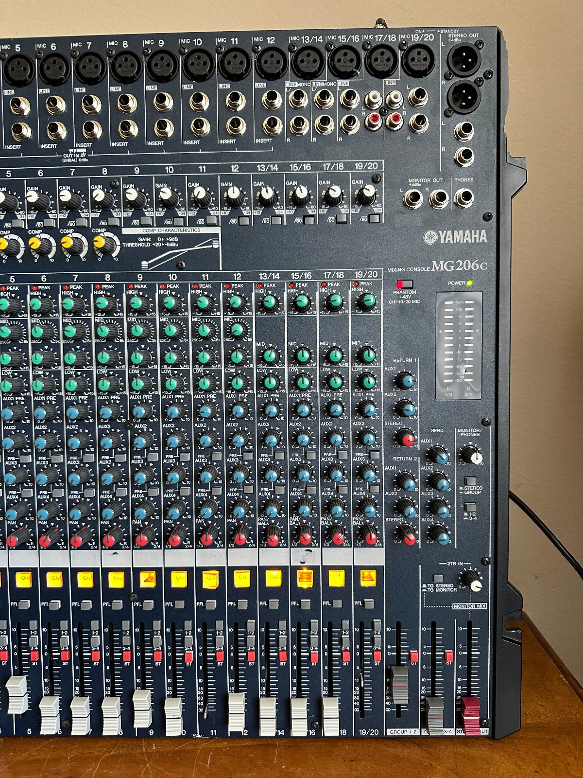 Yamaha Model MG206C 20-Input Professional Mixer Analog Channel Console