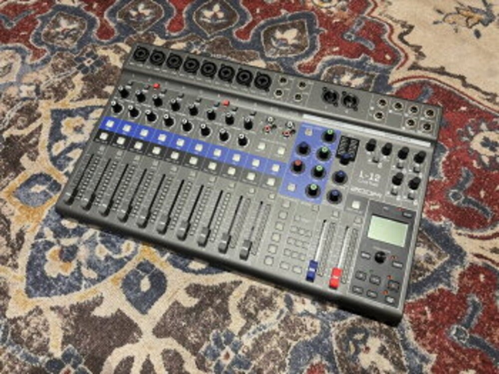 Zoom LiveTrak L-12 12 Track Digital Mixer Recorder USB Cable Box Preowned Japan