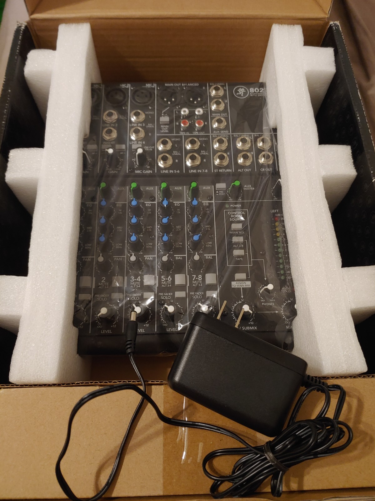 New! Mackie 802VLZ4 Mixer 8-channel Compact Analog Low-Noise w/ 3 ONYX Preamps