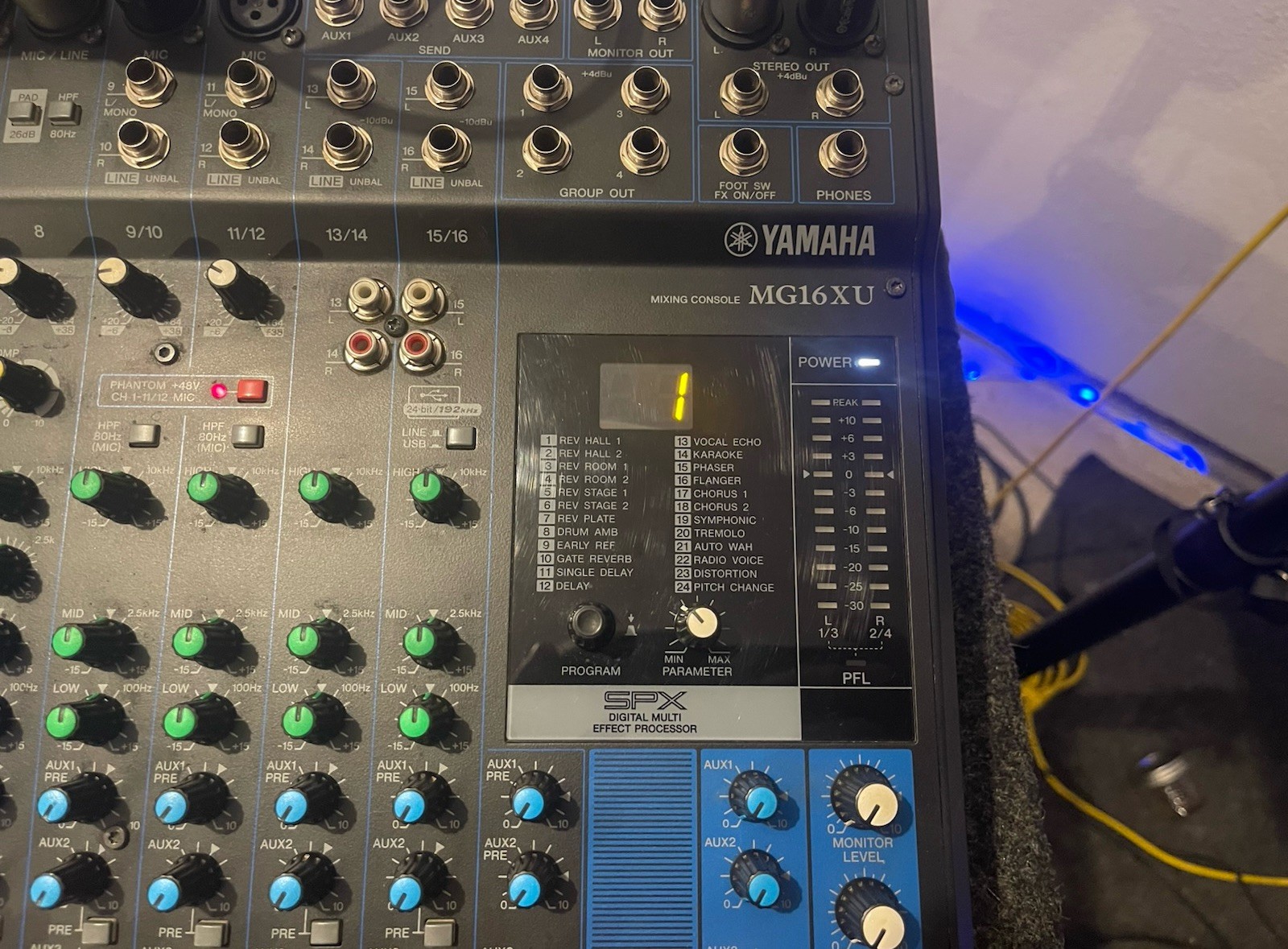 Yamaha MG16XU 16-Channel Mixer With USB Audio Interface & Effects