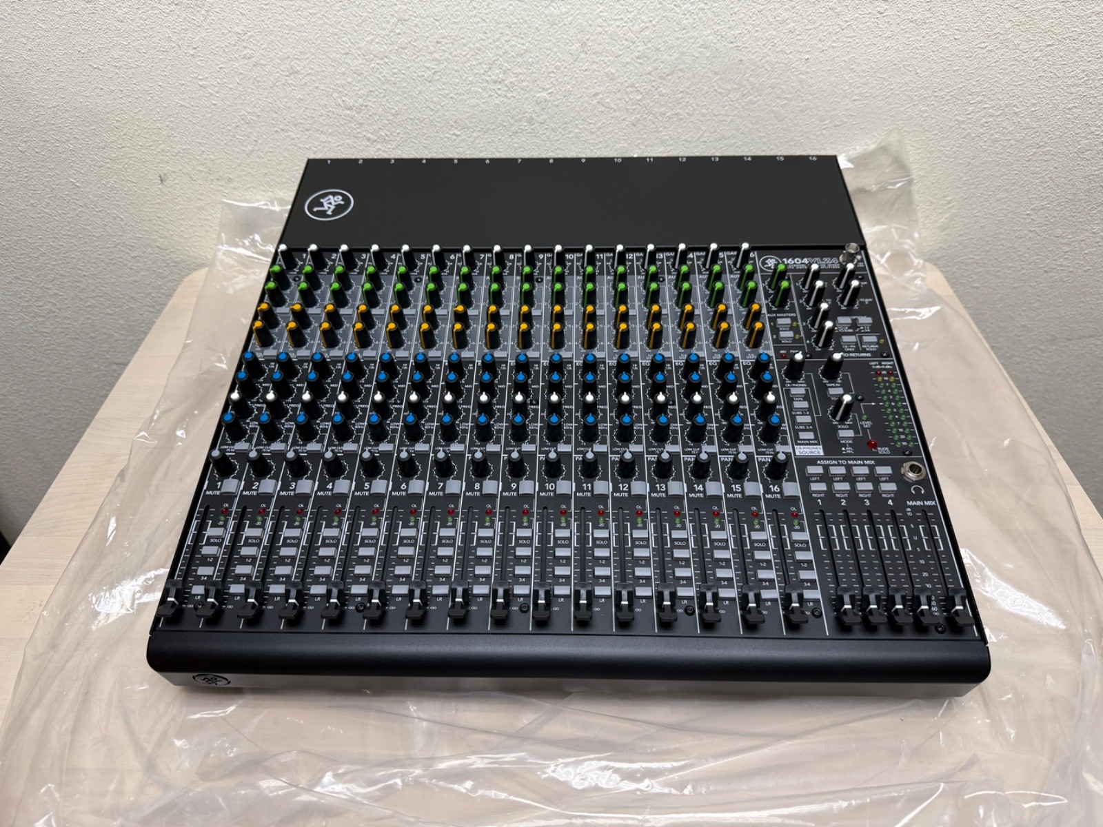 New – Mackie VLZ4 Series 1604VLZ4 16-Channel/4-Bus Compact Mixer