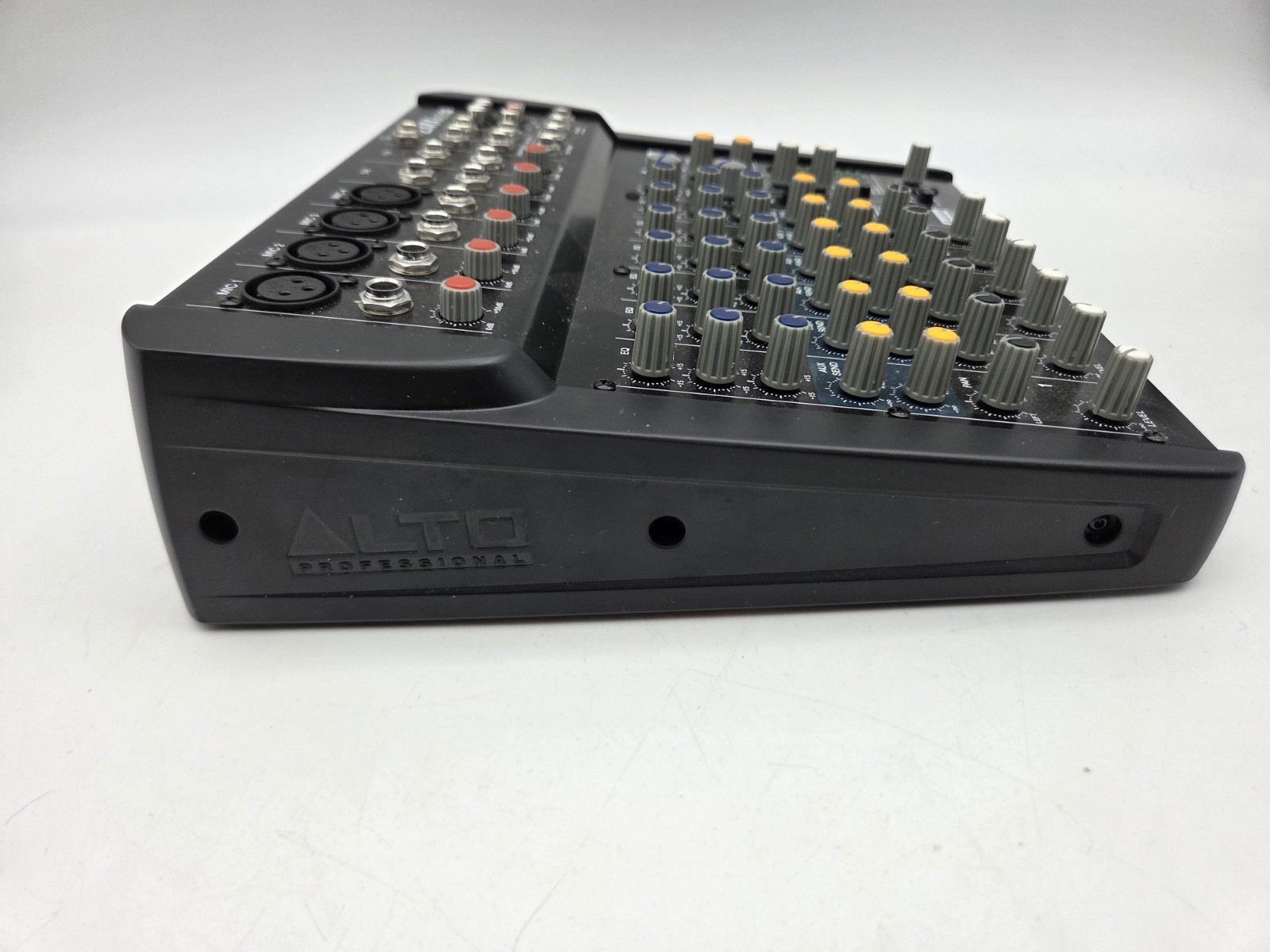 Alto ZMX 122 FX 8-Channel 3-Band EQ 2-Bus Phantom Power Digital Effects Mixer