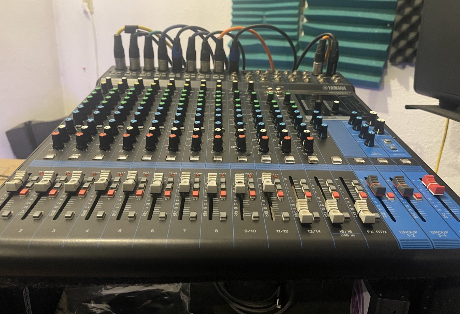 Yamaha MG16XU 16-Channel Mixer With USB Audio Interface & Effects