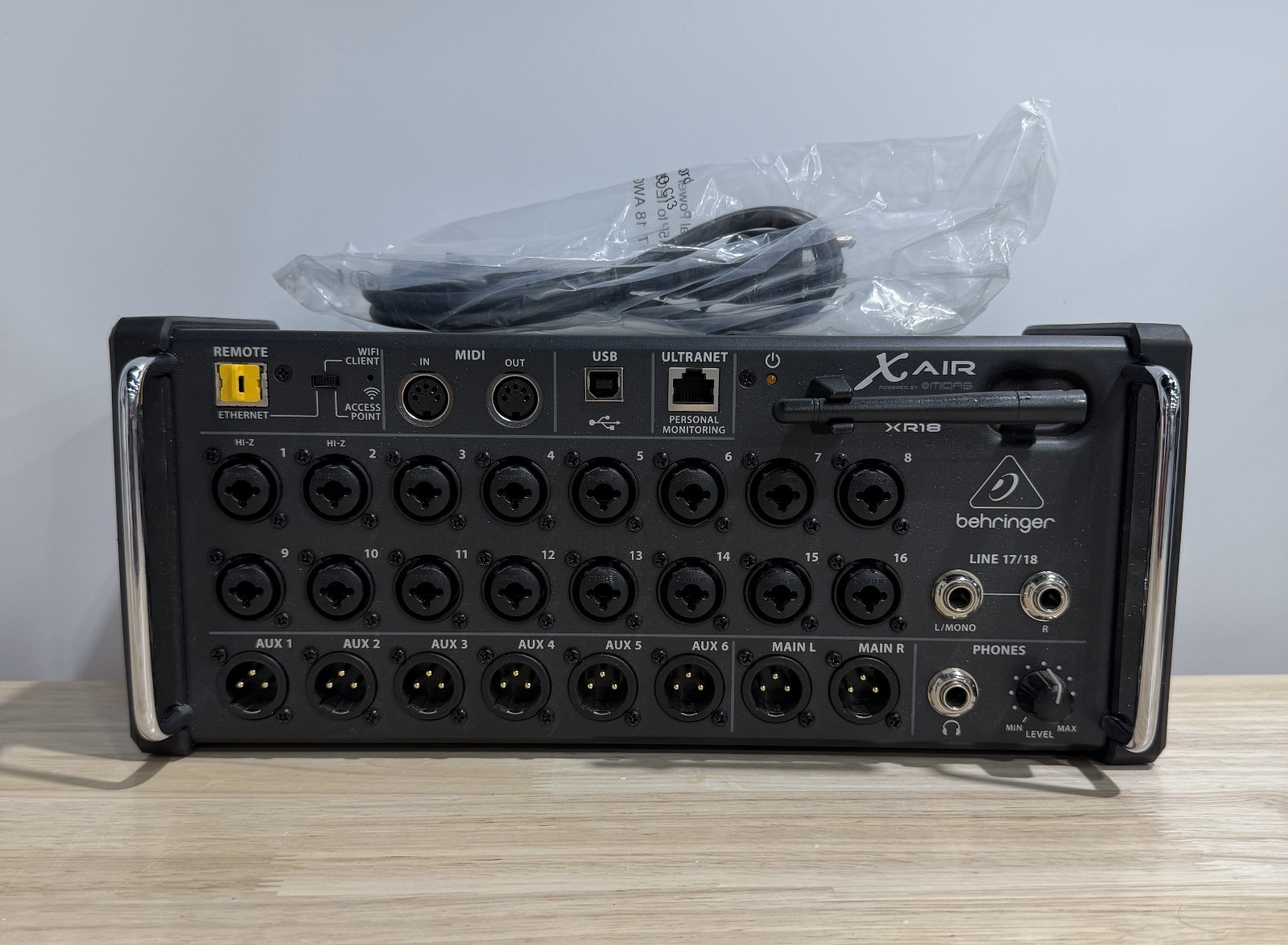 Behringer XR18 Digital Mixer – Black