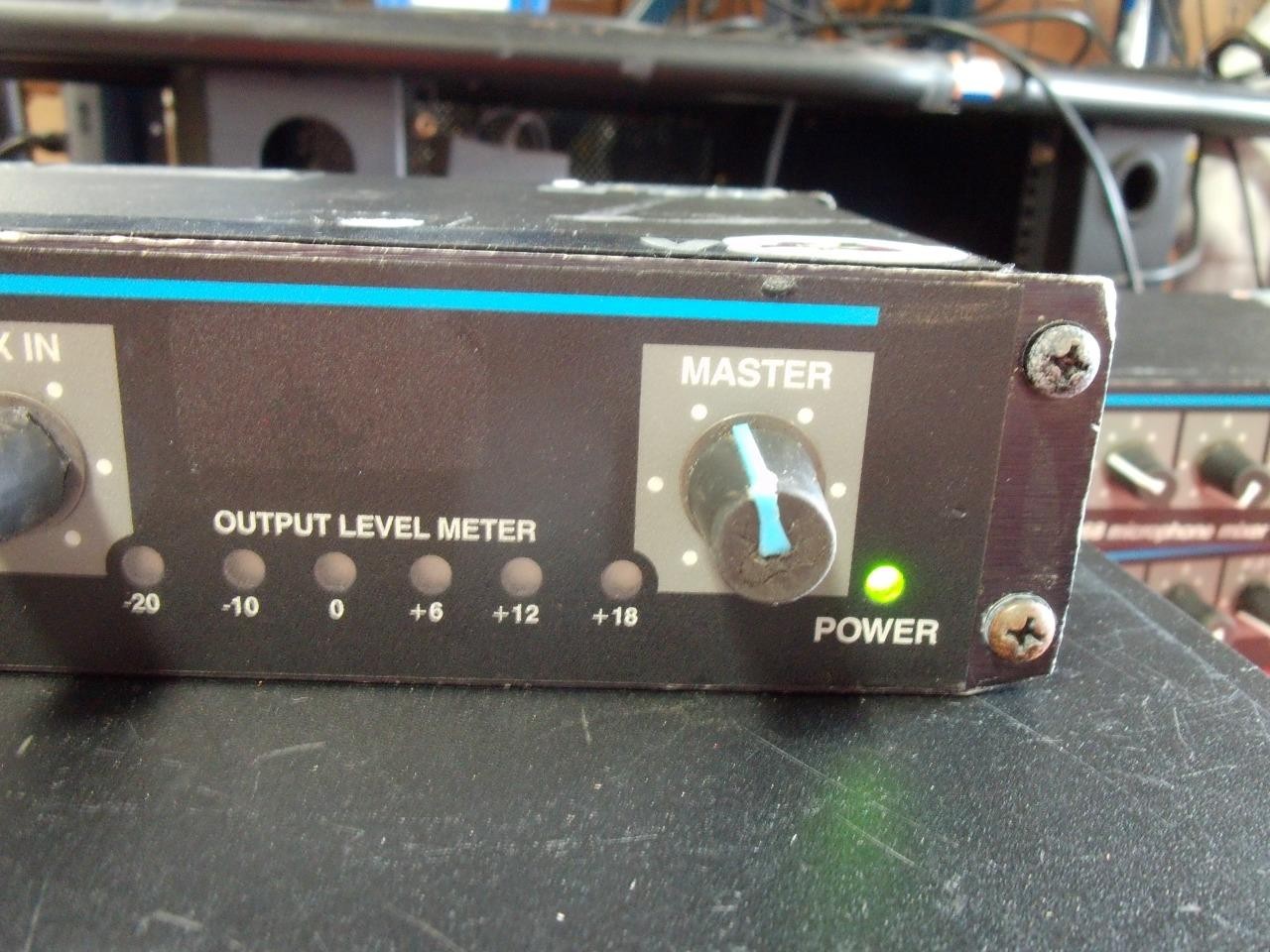 Shure SCM268 4-Channel Microphone Mixer Line/Mic Out 12V