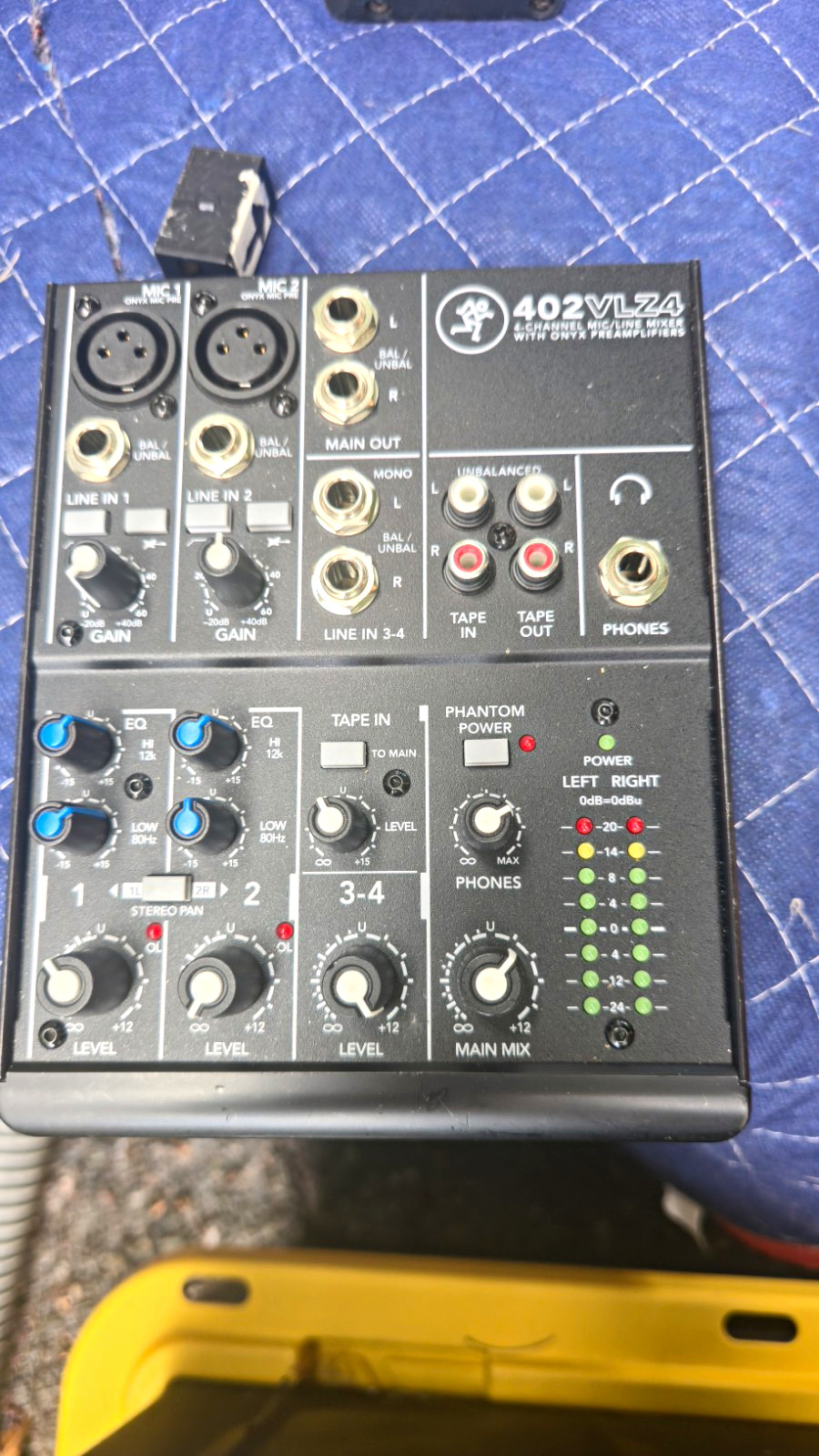 Mackie 402VLZ4 4-Channel Desktop Mixer 2 Mic/4 Line Phantom Recording/Live