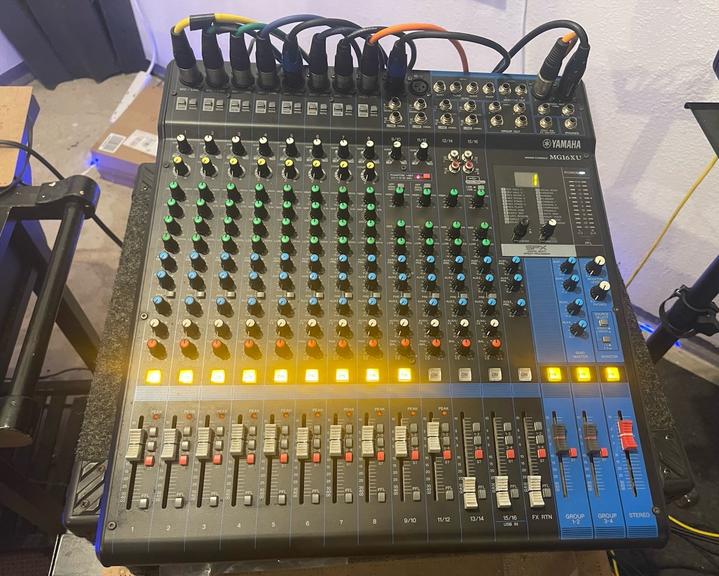 Yamaha MG16XU 16-Channel Mixer With USB Audio Interface & Effects