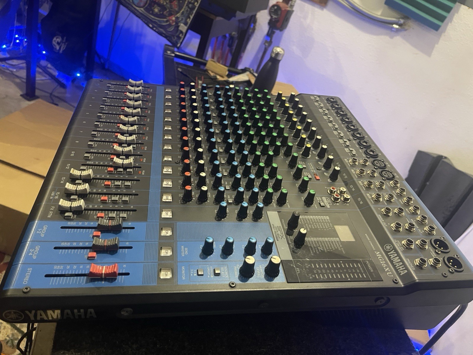 Yamaha MG16XU 16-Channel Mixer With USB Audio Interface & Effects