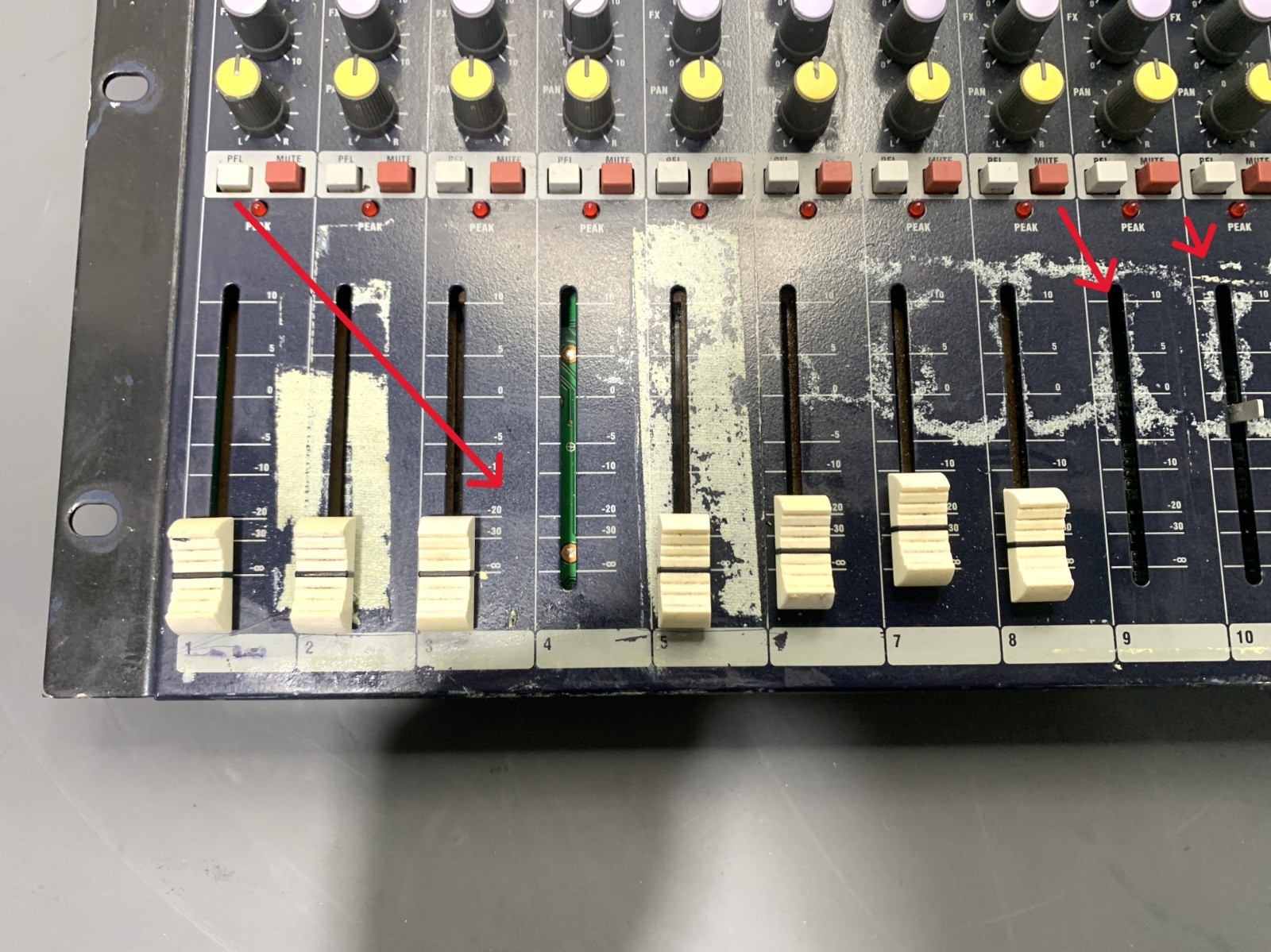 SoundCraft EFX12 12 Mono + 2 Stereo Ch Mixer w/ Lexicon Effects, Power Tested